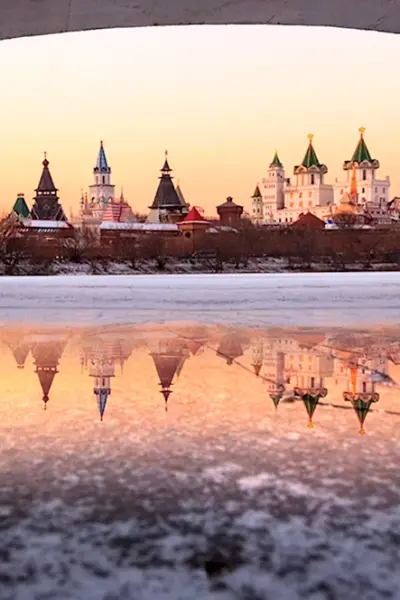 Измайловский Кремль вечером зимой фото