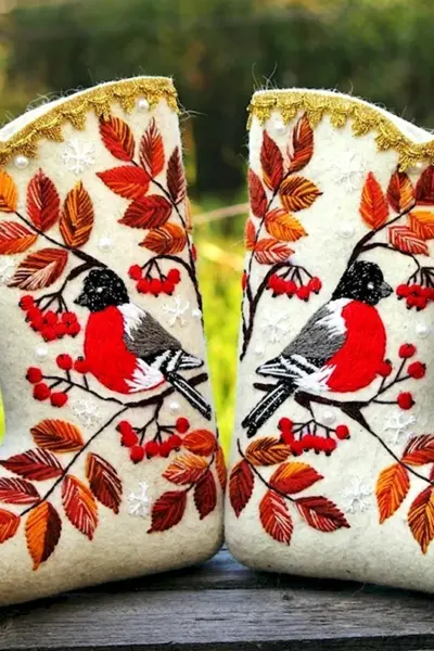 Расшитые валенки