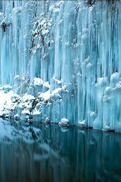 Замерзший водопад