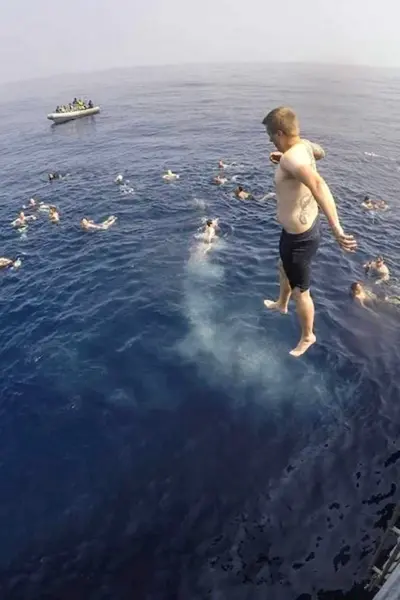 Купание в открытом море