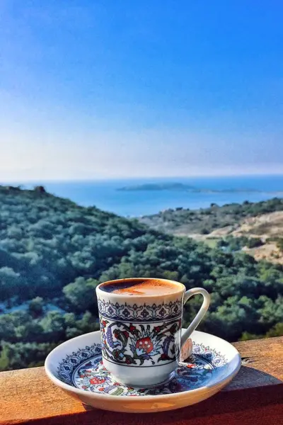 Утро на море с кофе